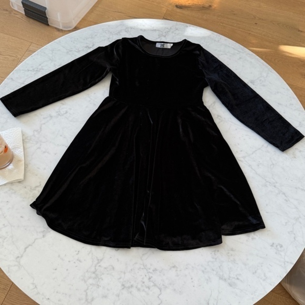 Girls Black Velvet Dress Long Sleeve Size S 9/10 Holiday Party Dress Twirl
